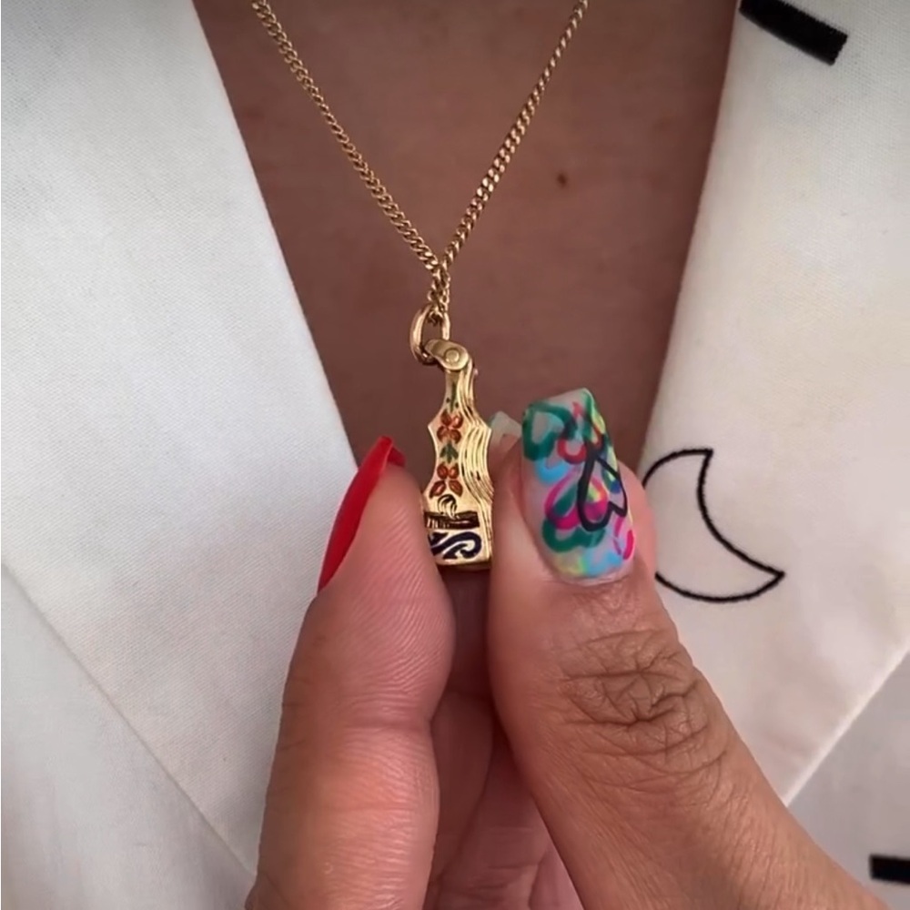Vintage 18k gold fan charm - Picture 6 of 7